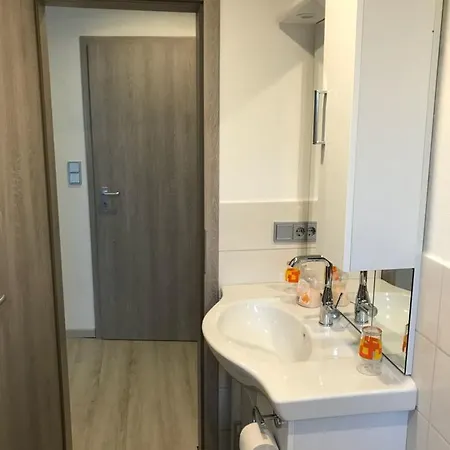 Messe-zimmer Tus-treff 2 Homestay *